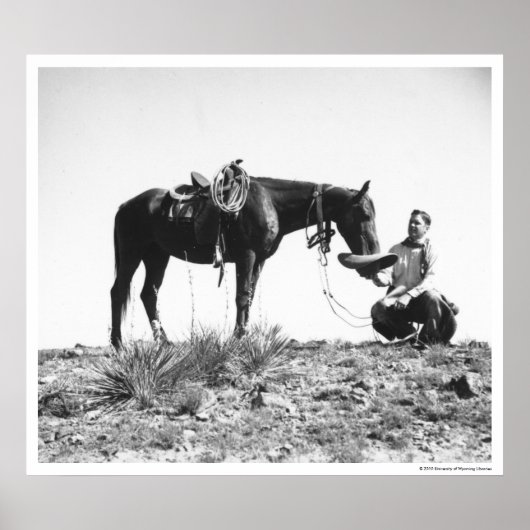 Paarden die eten uit het pet van een cowboy. poster (Voorkant)