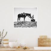 Paarden die eten uit het pet van een cowboy. poster (Keuken)