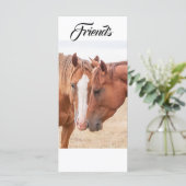 Paarden die in een graslerkaart doorboren (Staand voorkant)