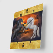 Paarden die in een slecht bliksemstorm vechten vierkante klok (Hoek)