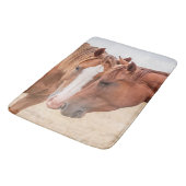 Paarden die in een weiland snuiven badmat (Gekanteld)