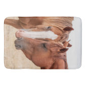 Paarden die in een weiland snuiven badmat (Voorkant)