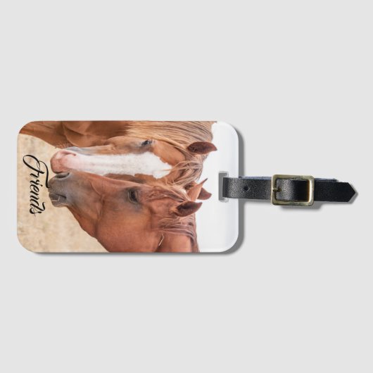 Paarden die in een weiland snuiven bagagelabel (Voorkant (horizontaal))