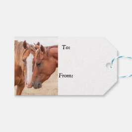 Paarden die in een weiland snuiven cadeaulabel