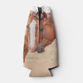 Paarden die in een weiland snuiven flesjeskoeler (Achterkant)