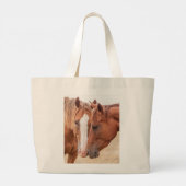 Paarden die in een weiland snuiven grote tote bag (Achterkant)