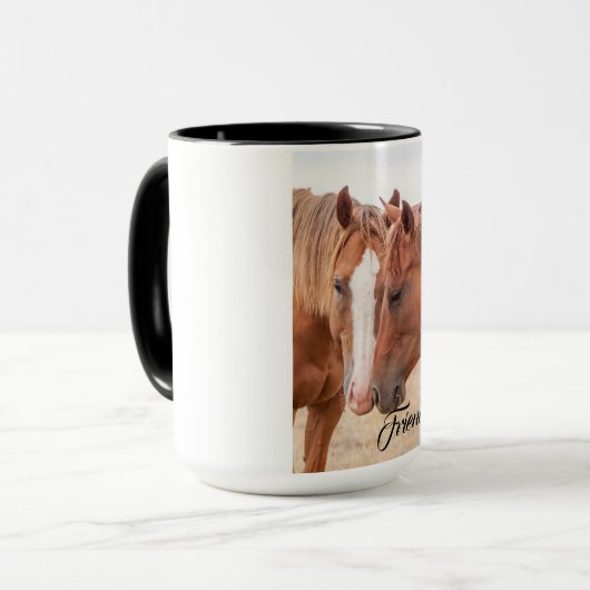 Paarden die in een weiland snuiven mok (Voorkant links)