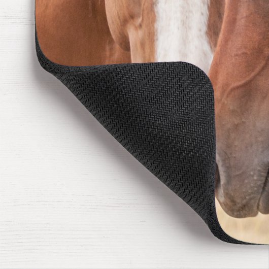 Paarden die in een weiland snuiven muismat (Hoek)