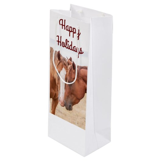 Paarden die in een weiland snuiven wijn cadeautas (Voorkant Gekanteld)