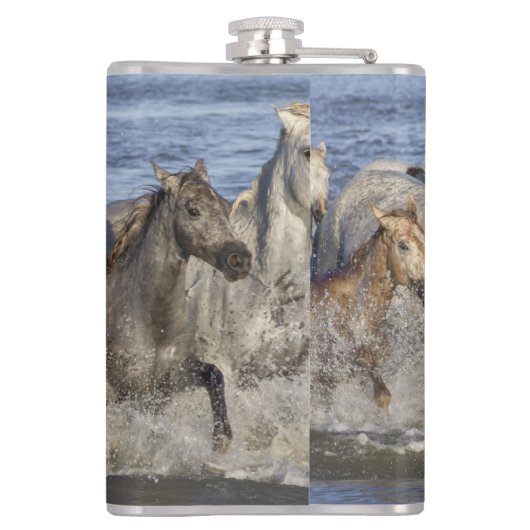 Paarden die in het water galmen heupfles (Achterkant)