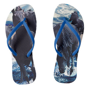 Paarden die in het water lopen teenslippers