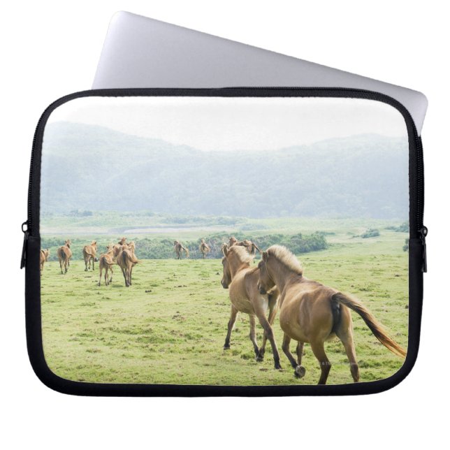 Paarden die lopen laptop sleeve (Voorkant)