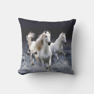Paarden die lopen met kussens