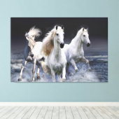 Paarden die lopen met kussens canvas afdruk (Insitu (Houten vloer))