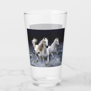 Paarden die lopen met kussens glas