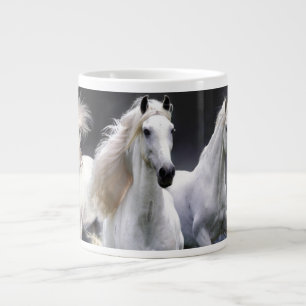 Paarden die lopen met kussens grote koffiekop