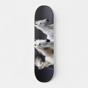 Paarden die lopen met kussens persoonlijk skateboard