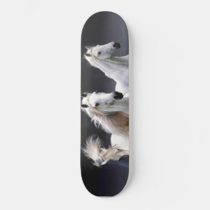 Paarden die lopen met kussens persoonlijk skateboard