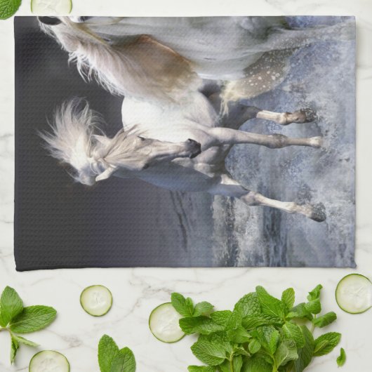 Paarden die lopen met kussens theedoek (Gevouwen)