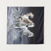 Paarden die lopen met kussens wandkleed (Voorkant (horizontaal))