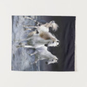 Paarden die lopen met kussens wandkleed (Voorkant (horizontaal))