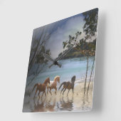 Paarden die op de strandklok lopen vierkante klok (Hoek)