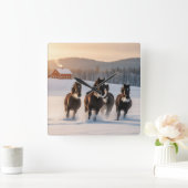 Paarden die op een winterochtend galopperen - vierkante klok (Huis)