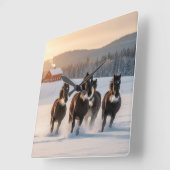 Paarden die op een winterochtend galopperen - vierkante klok (Hoek)