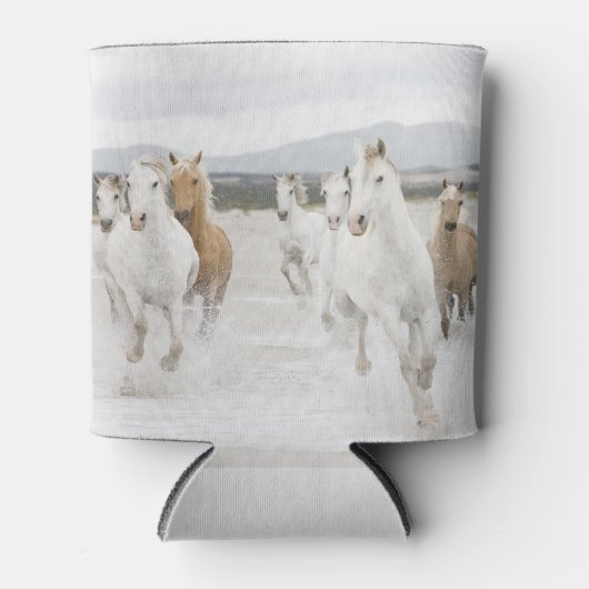 Paarden die op het strand lopen blikjeskoeler (Voorkant)