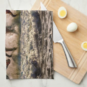 Paarden die op het Surf van de oceaan op de zon lo Theedoek (Quarter Fold)