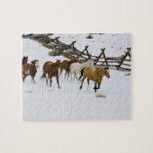 Paarden die op sneeuw lopen legpuzzel (Horizontaal)