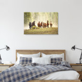 Paarden die tijdens de afronding een kleine heuvel canvas afdruk (Insitu (Slaapkamer))