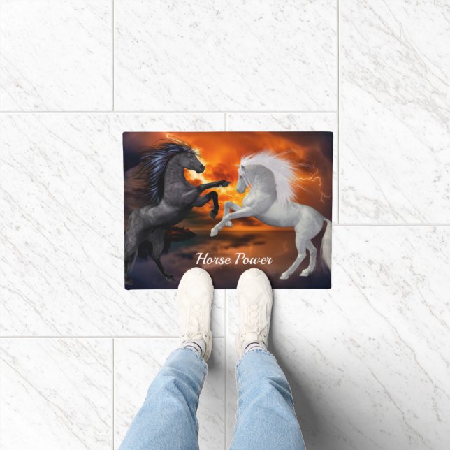 Paarden die vechten in een slecht bliksemstorm deurmat (Binnen)