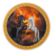 Paarden die vechten in een slecht bliksemstorm keramische knop (Voorkant)