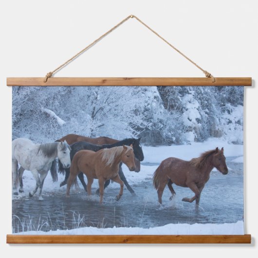 Paarden drijven in de winter hangend wandkleed (Voorkant)