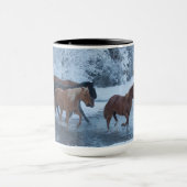 Paarden drijven in de winter mok (Midden)