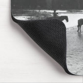 Paarden drink en passerende een rivier muismat (Hoek)