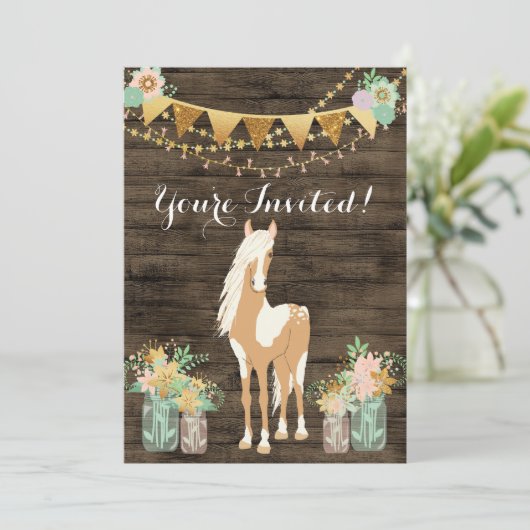  paarden en bloemen op Rustic Wood Birthday Kaart (Staand voorkant)