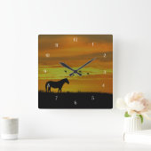 Paarden en vogels in de zuidwestelijke zonsonderga vierkante klok (Huis)