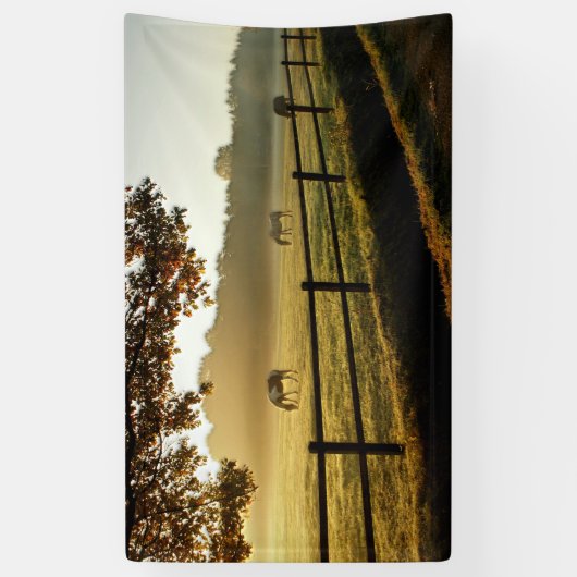 Paarden Grazing in zonnestralen Spandoek (Verticaal)