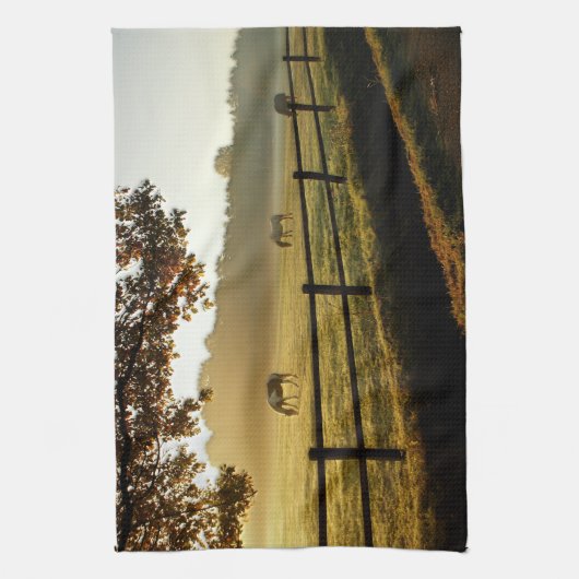 Paarden Grazing in zonnestralen Theedoek (Verticaal)