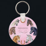 Paarden hippische elegante verjaardagsfeestgunsten sleutelhanger<br><div class="desc">Paardenthema verjaardagsfeestje begunstigt paardenstalige sierlijke verjaardagsfeestgeschenken - gepersonaliseerde sleutelhanger,  mooie waterverf handgeschilderde paardenportretten voor let's horse around horse themafeest,  u kunt voor elk kind een speciaal verjaardagscadeau personaliseren.</div>
