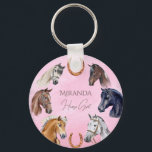 Paarden hippische elegante verjaardagsfeestgunsten sleutelhanger<br><div class="desc">Paardenthema verjaardagsfeestje begunstigt paardenstalige sierlijke verjaardagsfeestgeschenken - gepersonaliseerde sleutelhanger,  mooie waterverf handgeschilderde paardenportretten voor let's horse around horse themafeest,  u kunt voor elk kind een speciaal verjaardagscadeau personaliseren.</div>