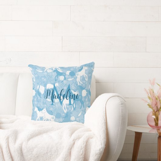 Paarden in de Field_Soft Blue Monogramed Pillow Kussen (Bank)