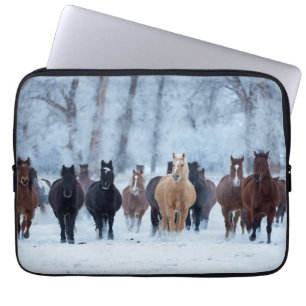 Paarden in de koude laptop sleeve