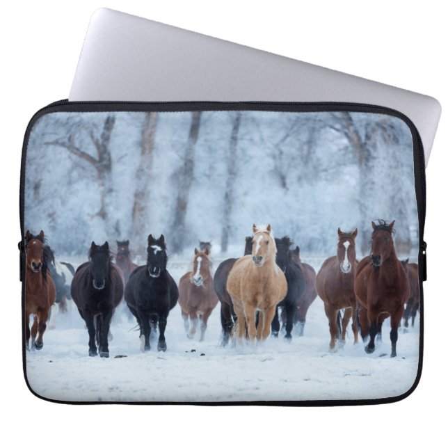 Paarden in de koude laptop sleeve (Voorkant)