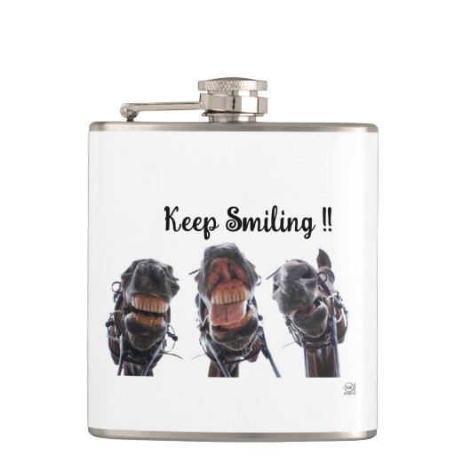 Paarden in de mond gekeken. 3 paarden lachend. heupfles (Voorkant)