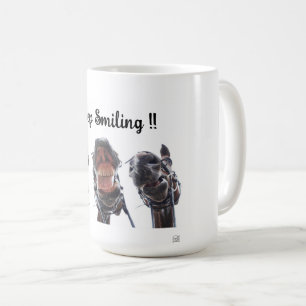 Paarden in de mond gekeken. 3 paarden lachend. koffiemok