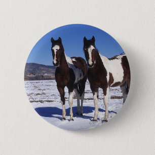 Paarden in de sneeuw ronde button 5,7 cm