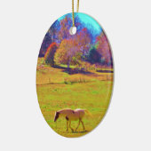 Paarden in een regenbooggekleurd veld keramisch ornament (Links)